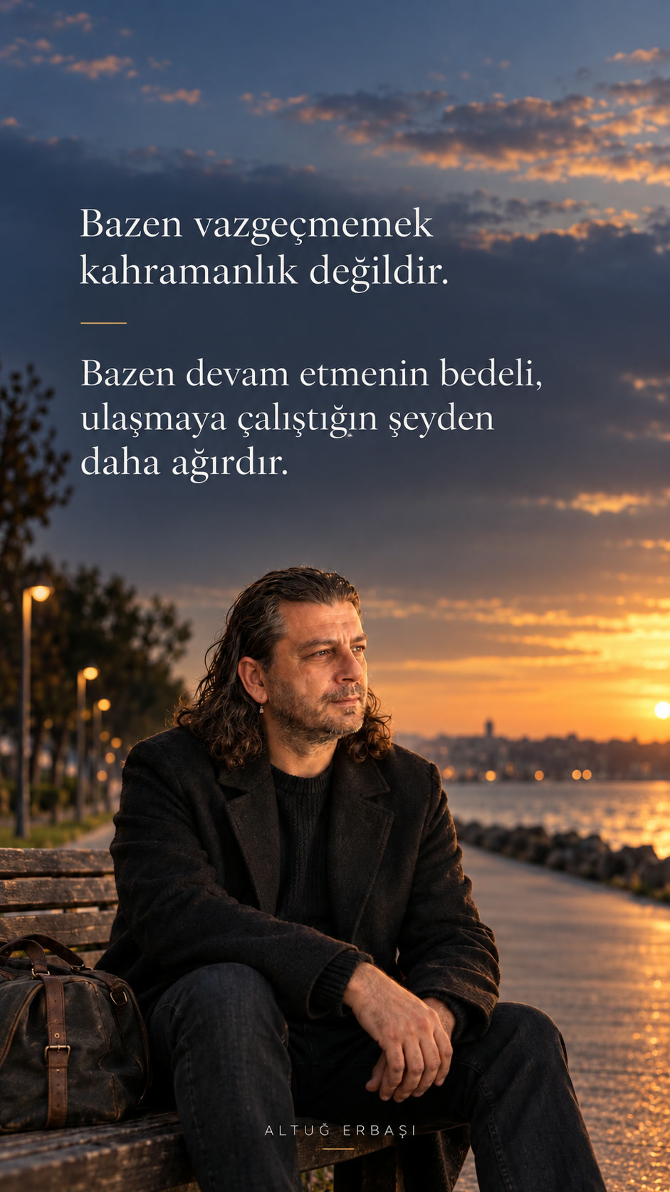 Altuğ Erbaşı gün batımında bir bankta oturuyor. Görsel, yazının son paragrafındaki sözleri taşıyor.